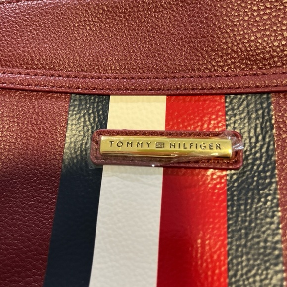 Tommy Hilfiger Burgundy and Navy Wristlet Clutch - Picture 5 of 5